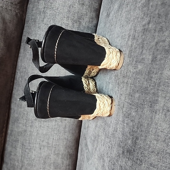 Brash Wedge Heels - Picture 3 of 6